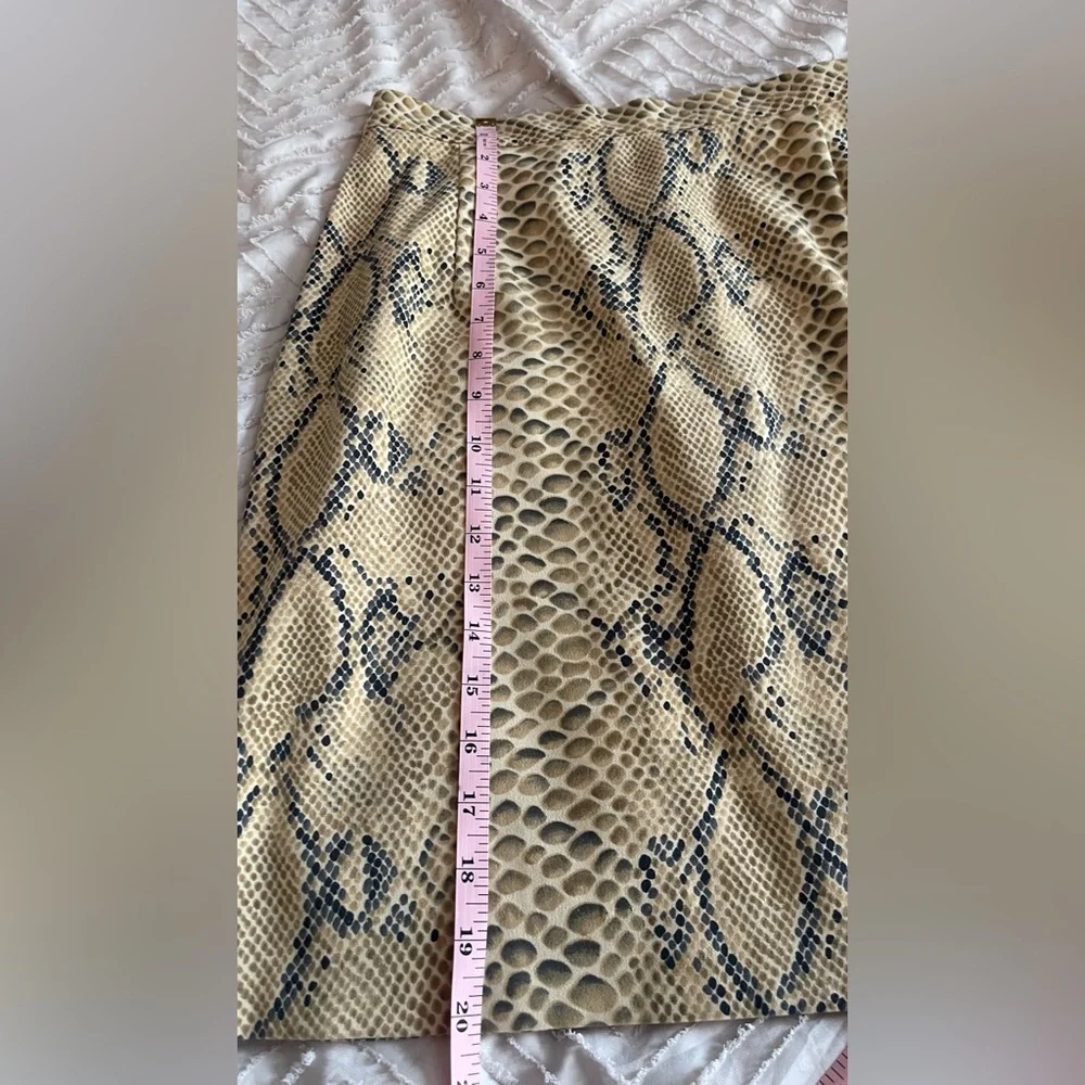 Alberto Makali - Snake-Print Tailored Blazer and Skirt Set in Size 8 - Picture 15 of 16